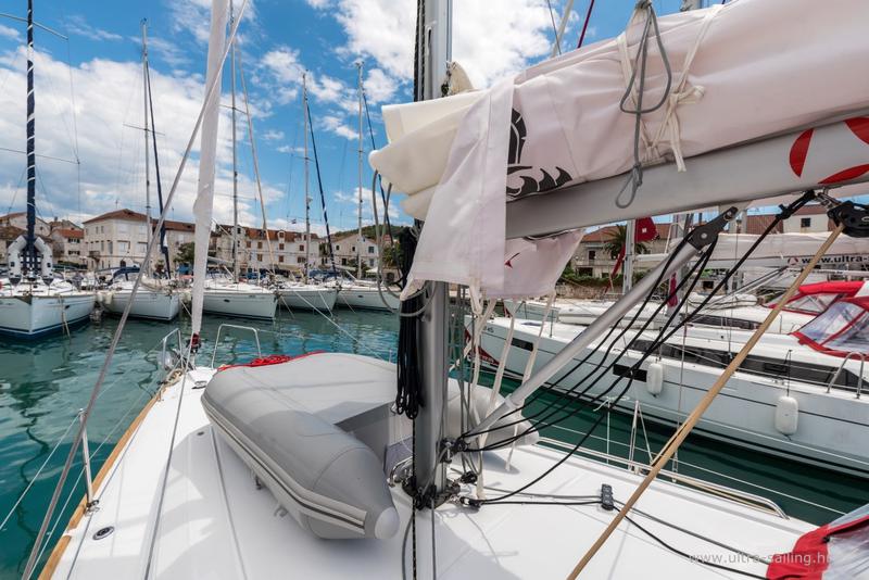 Book yachts online - sailboat - Oceanis 35.1 - BELA - rent