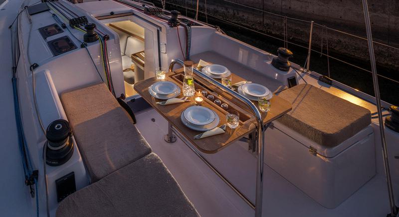 Book yachts online - sailboat - First 36 - ULTRA FIRST - rent