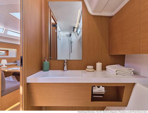 Book yachts online - sailboat - First 44 - CHECKMATE - rent