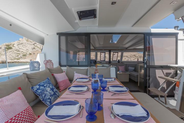 Book yachts online - catamaran - Astréa 42 - OCEAN RUNNER - rent
