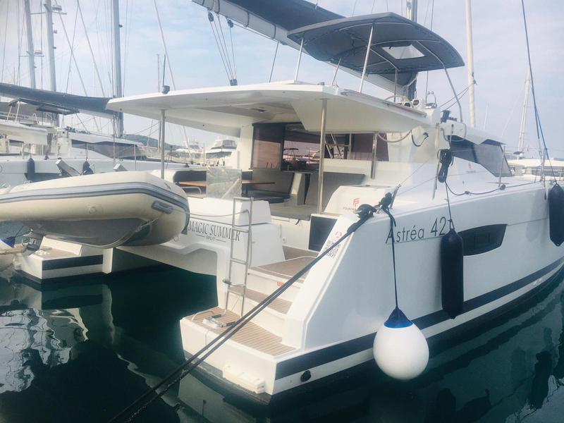 Book yachts online - catamaran - Astréa 42 - MAGIC SUMMER - rent