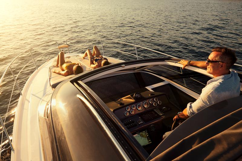 Book yachts online - motorboat - Focus Power 36 Hard Top - NEW - rent
