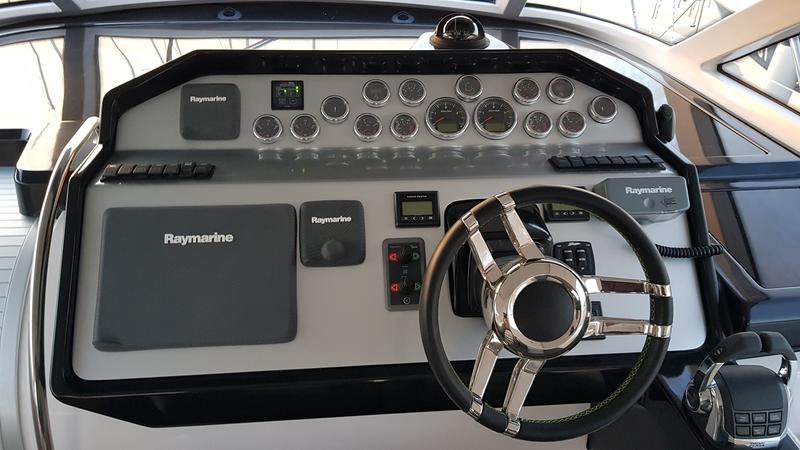 Book yachts online - motorboat - Focus Power 44 Hard Top - PHOENIX I - rent