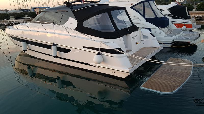 Book yachts online - motorboat - Focus Power 44 Hard Top - PHOENIX I - rent