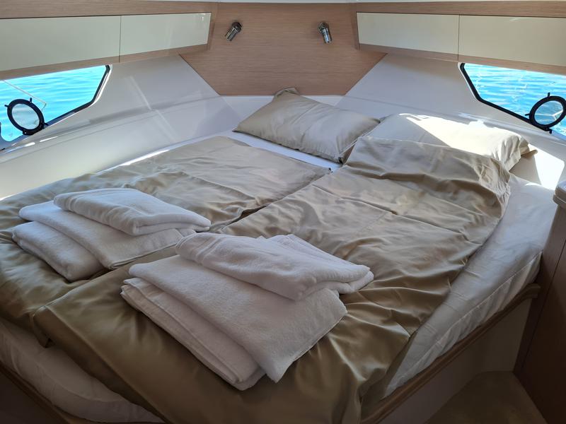 Book yachts online - motorboat - Focus Power 36 Hard Top - LADY - rent