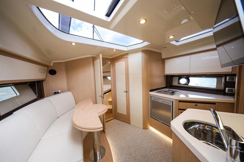 Book yachts online - motorboat - Focus Power 36 Hard Top - LADY - rent