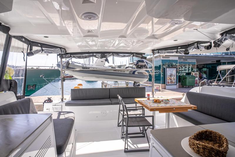 Book yachts online - catamaran - Lagoon 46 - SOFIA - rent