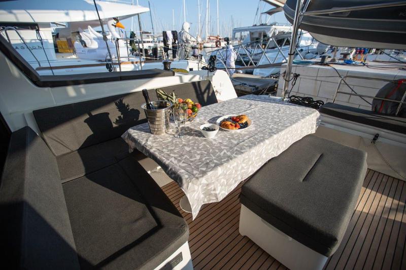 Book yachts online - catamaran - Lagoon 42 - ALMA SOFIA - rent