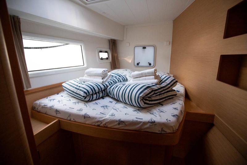 Book yachts online - catamaran - Lagoon 42 - ALMA SOFIA - rent