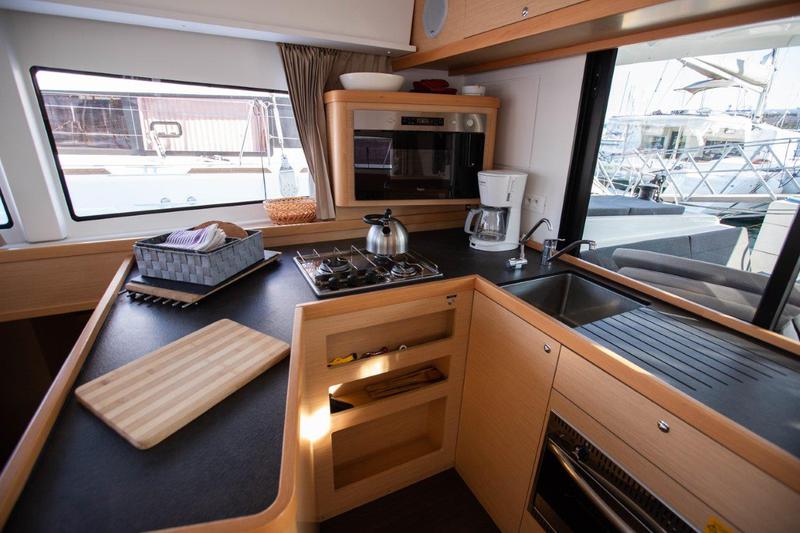 Book yachts online - catamaran - Lagoon 42 - ALMA SOFIA - rent