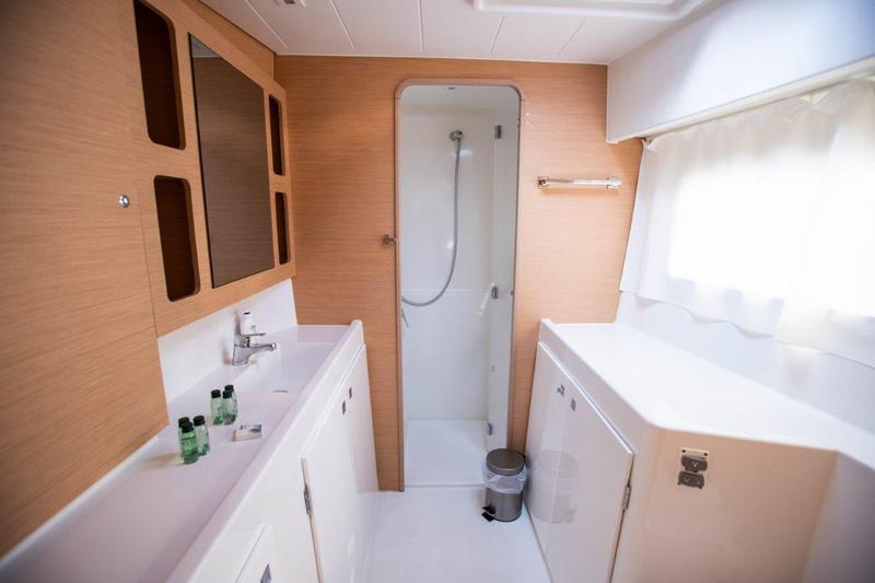 Book yachts online - catamaran - Lagoon 42 - ALMA SOFIA - rent