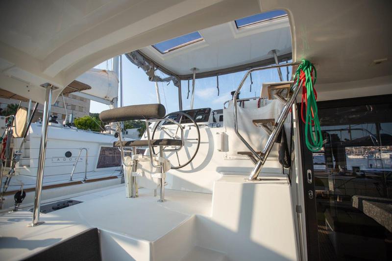 Book yachts online - catamaran - Lagoon 42 - ALMA SOFIA - rent