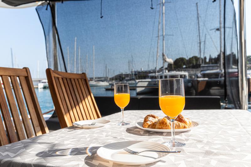 Book yachts online - catamaran - Lagoon 50 LUX - PRINCESS KISS - rent