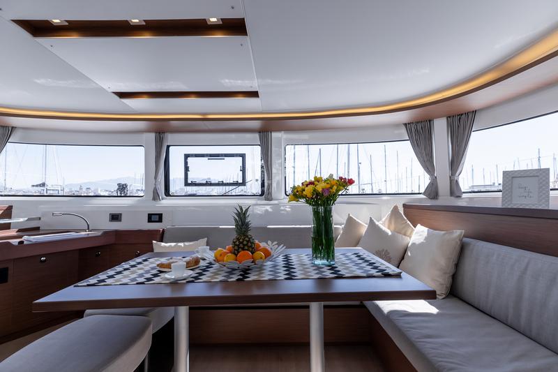Book yachts online - catamaran - Lagoon 46 - HANGOVER - rent