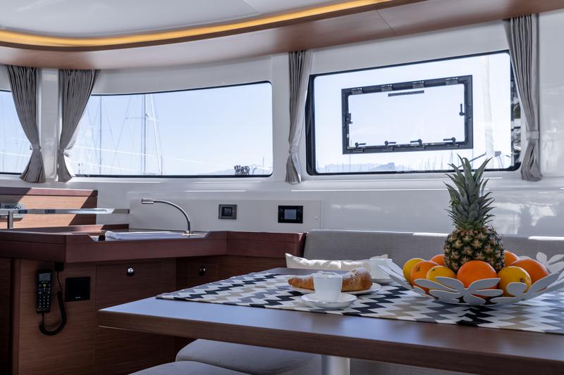 Book yachts online - catamaran - Lagoon 46 - HANGOVER - rent