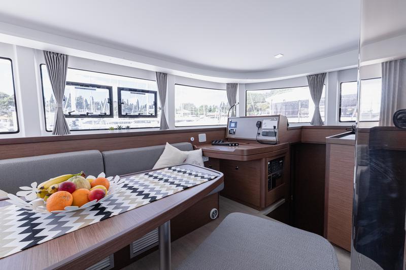 Book yachts online - catamaran - Lagoon 42 - HAPPY KEY - rent