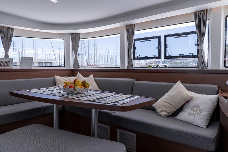 Book yachts online - catamaran - Lagoon 42 - HAPPY KEY - rent