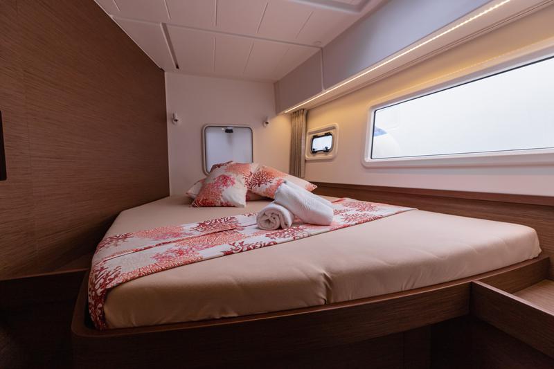 Book yachts online - catamaran - Lagoon 42 - HAPPY KEY - rent