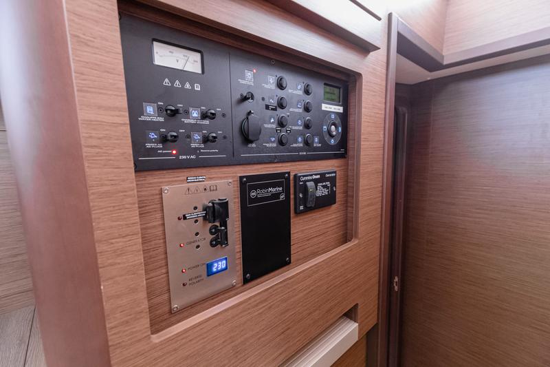 Book yachts online - catamaran - Lagoon 42 - HAPPY KEY - rent