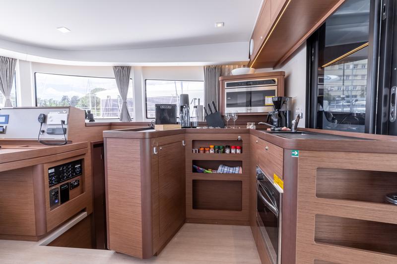 Book yachts online - catamaran - Lagoon 42 - HAPPY KEY - rent