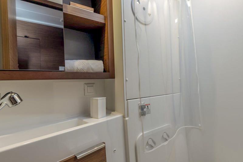 Book yachts online - catamaran - Lagoon 40 - SAILOR MOON - rent
