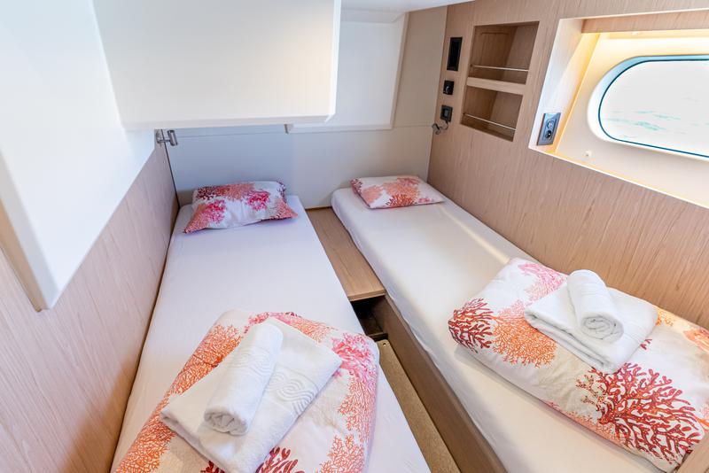 Book yachts online - motorboat - Swift Trawler 48 - TABITA - rent