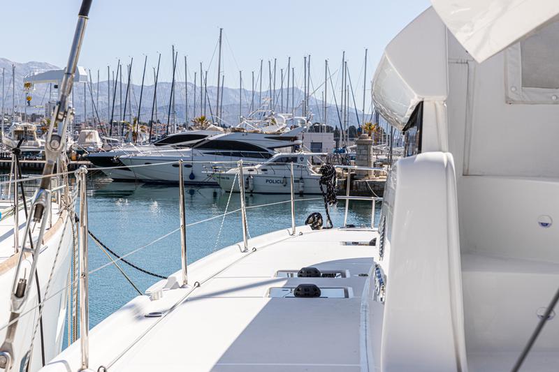 Book yachts online - catamaran - Lagoon 46 - QUEEN NIKA - rent