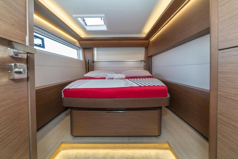 Book yachts online - catamaran - Lagoon 50 - CAPTAIN MORGAN - rent