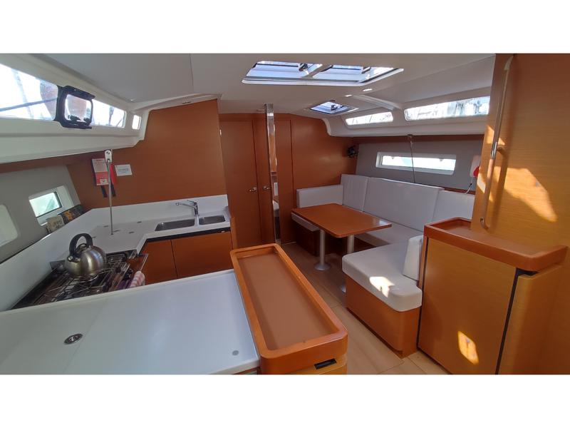 Book yachts online - sailboat - Sun Odyssey 440 - Erato - rent