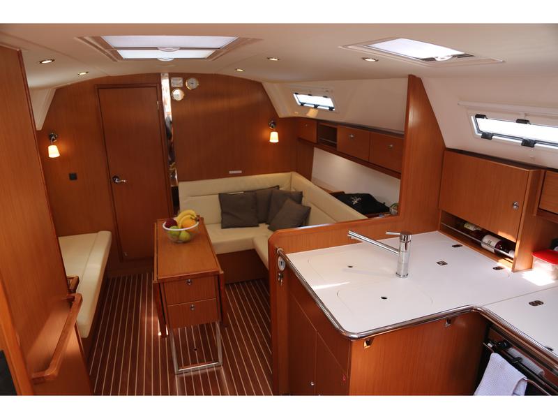 Book yachts online - sailboat - Bavaria Cruiser 36 - Doris - rent