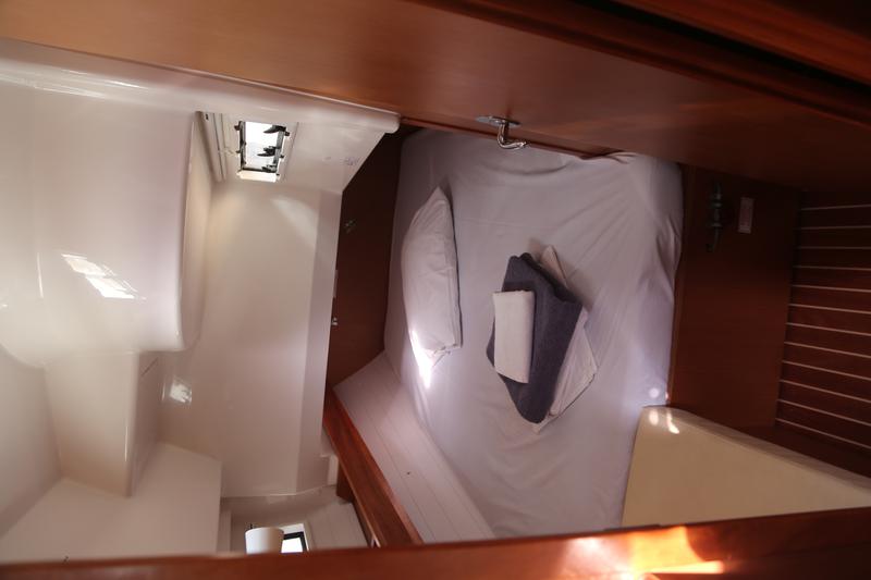 Book yachts online - sailboat - Bavaria Cruiser 36 - Leukothea - rent