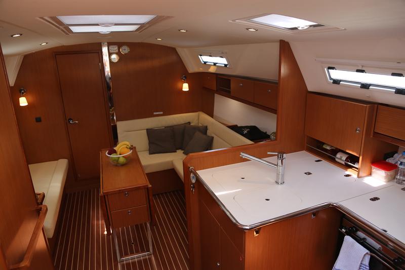 Book yachts online - sailboat - Bavaria Cruiser 36 - Leukothea - rent