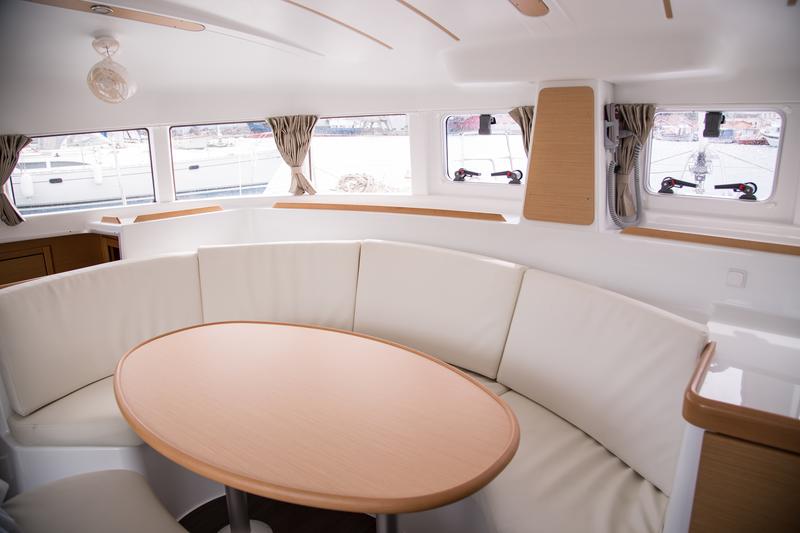Book yachts online - catamaran - Lagoon 380 - Calypso - rent