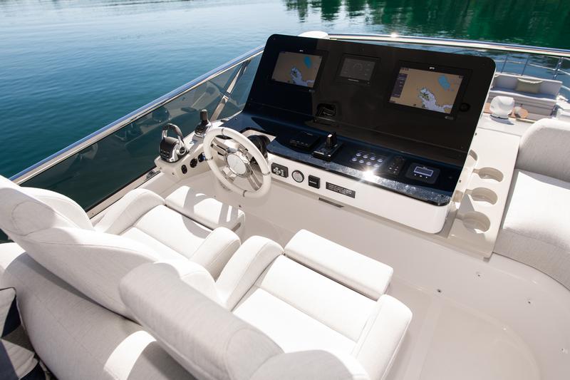 Book yachts online - motorboat - Azimut 60 Fly - Alibaba - rent