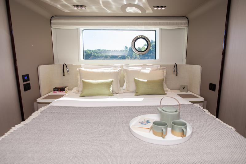 Book yachts online - motorboat - Azimut 60 Fly - Alibaba - rent