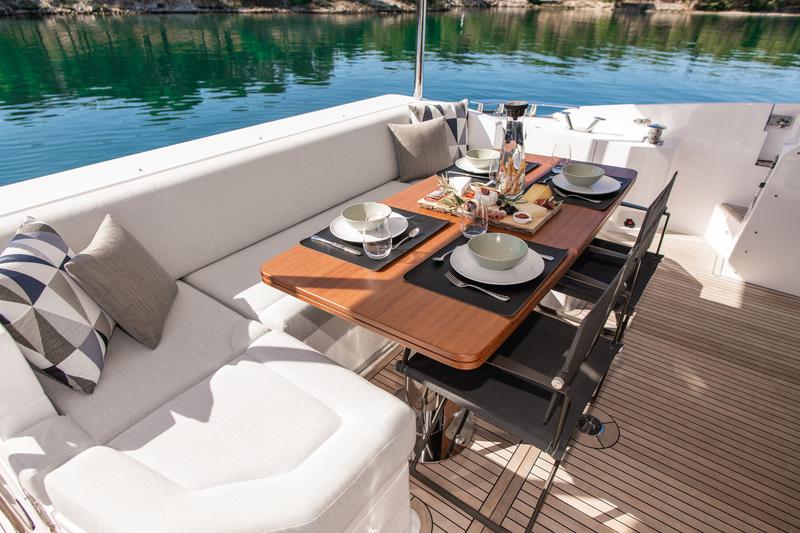 Book yachts online - motorboat - Azimut 60 Fly - Alibaba - rent