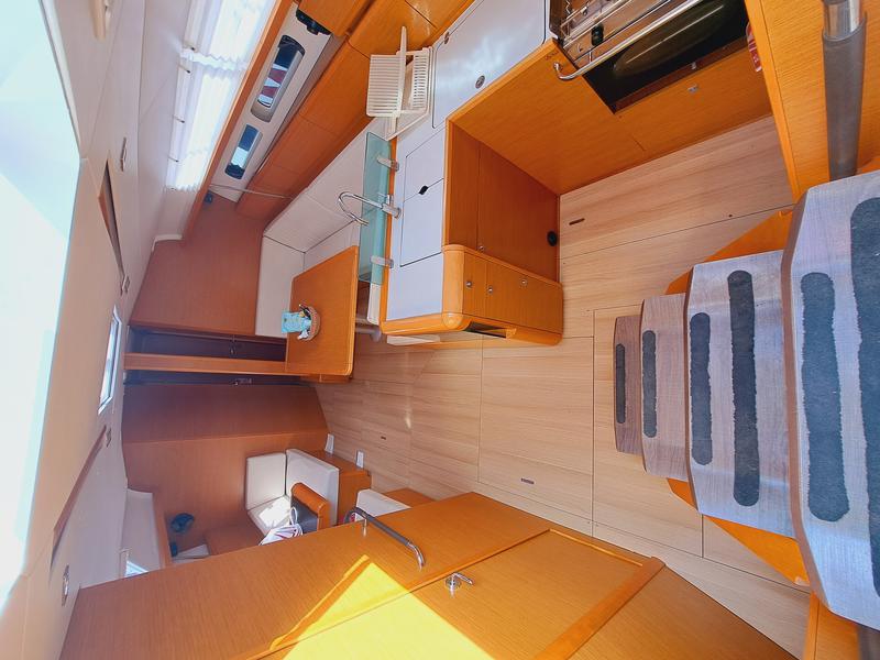 Book yachts online - sailboat - JEANNEAU SO 449 - MIENTRAS TANTO - rent