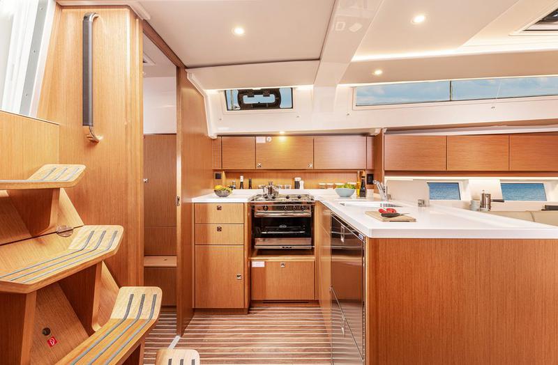 Book yachts online - sailboat - Bavaria C45 - Insolence - rent