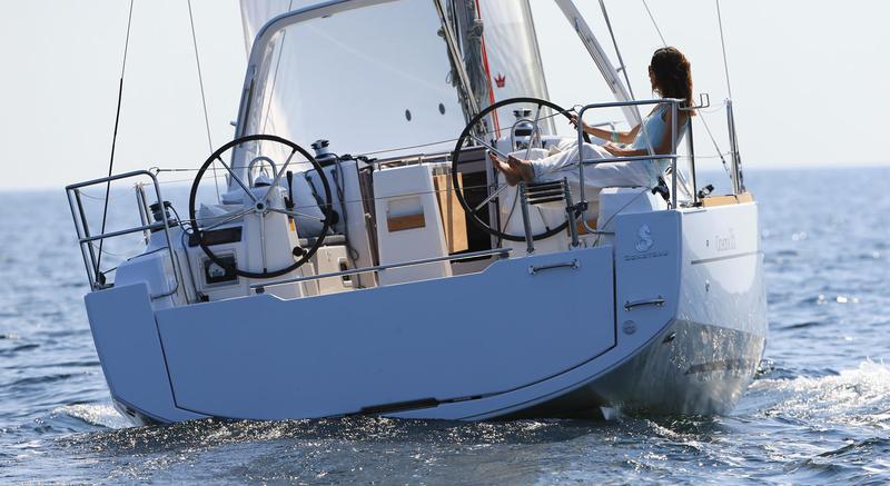 Book yachts online - sailboat - Oceanis 35 - Black Opium - rent