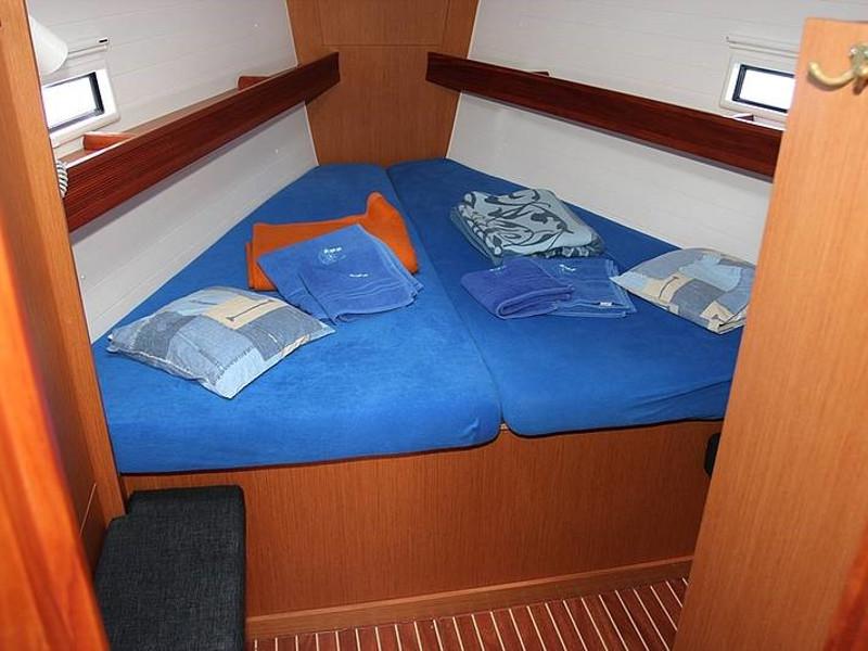 Book yachts online - sailboat - Bavaria 36 Cruiser - ADORA - rent
