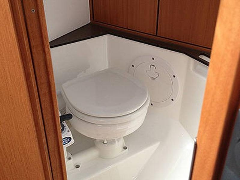 Book yachts online - sailboat - Bavaria 36 Cruiser - ADORA - rent