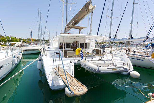 Book yachts online - catamaran - Lagoon 450 Fly A/C &amp; GEN - MARIA - rent
