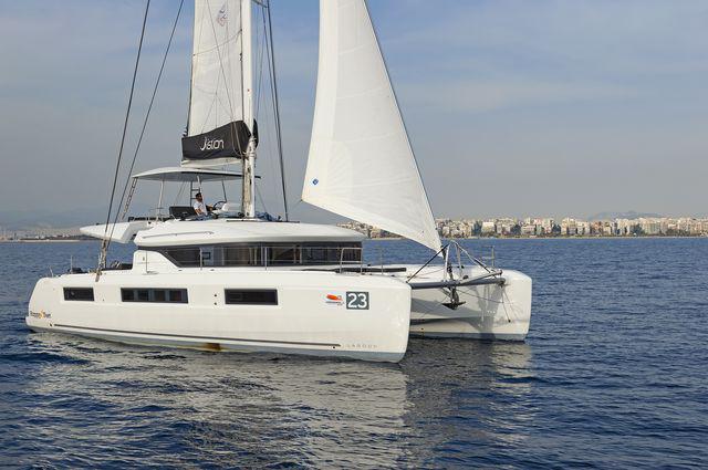 Book yachts online - catamaran - Lagoon 50 A/C &amp; GEN &amp; WM - K3 - rent
