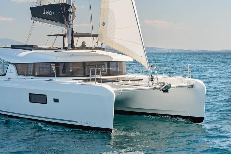 Book yachts online - catamaran - Lagoon 42 A/C &amp; GEN - WM - White Waves - rent