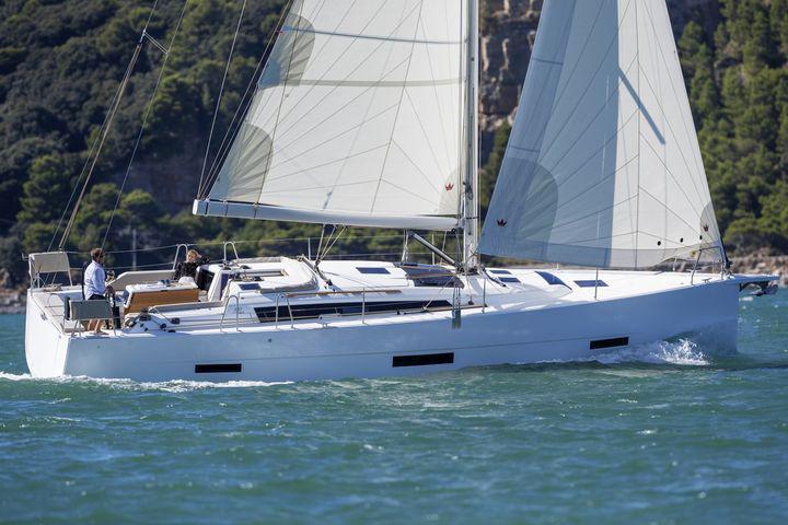 Book yachts online - sailboat - Dufour 430 - OCEAN WHISPER - rent