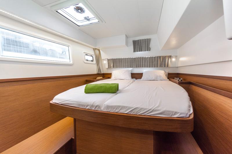 Book yachts online - catamaran - Lagoon 42 A/C &amp; GEN. - WIND WHISPER  - rent