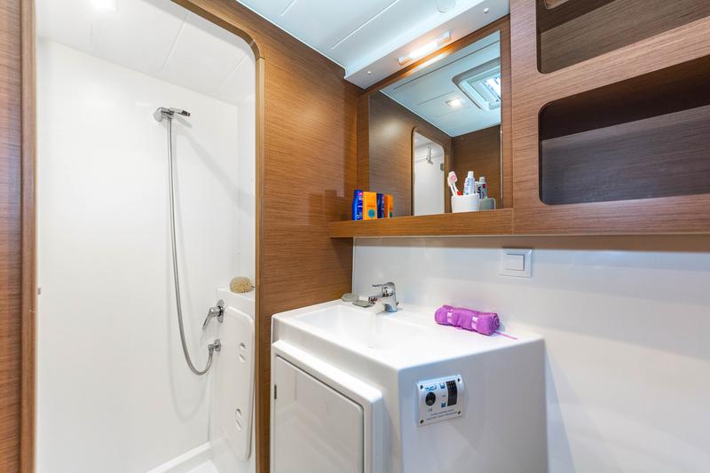 Book yachts online - catamaran - Lagoon 42 A/C &amp; GEN. - EQUILIBRIUM - rent