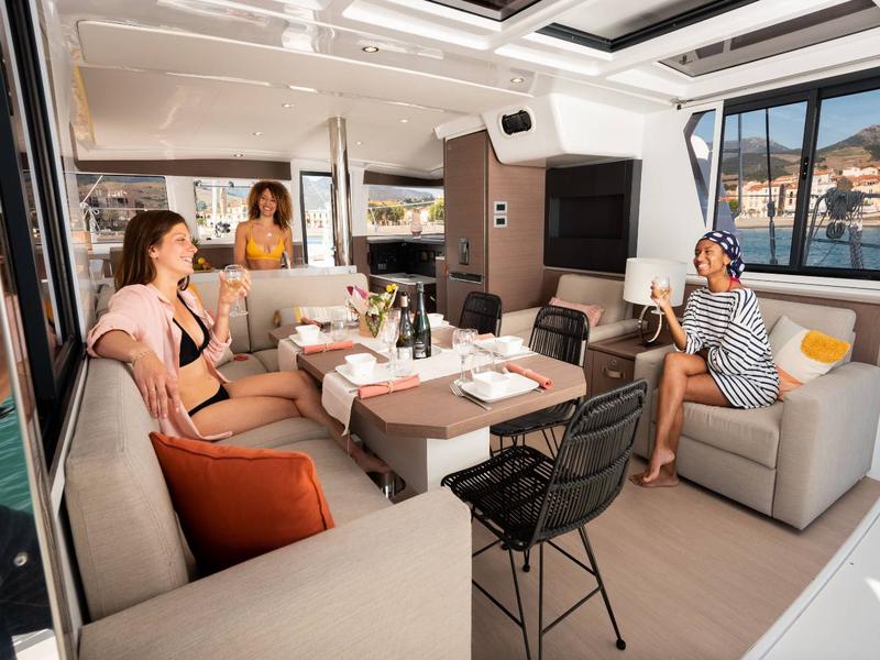 Book yachts online - catamaran - Bali 4.2 A/C &amp; GEN &amp; WM - First Spark - rent