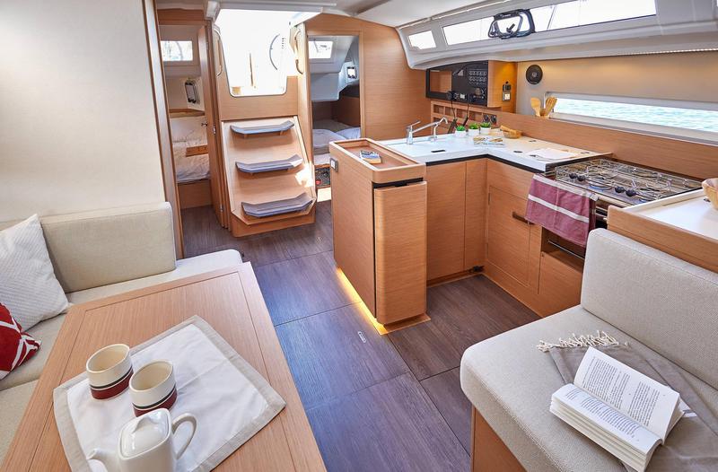Book yachts online - sailboat - Sun Odyssey 410 - First Date - rent