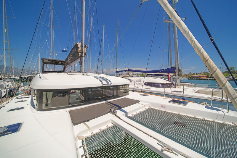 Book yachts online - catamaran - Lagoon 40 - NEMO - rent